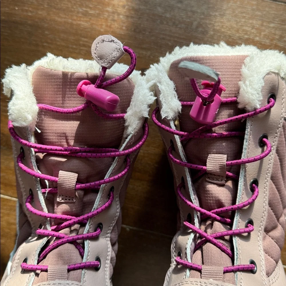 Size 1 all in motion snow Boots - Picture 11 of 13